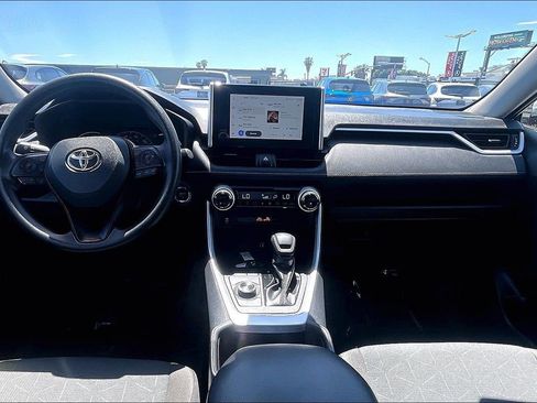 Used 2025 Toyota RAV4 XLE AWD/4WD image 22