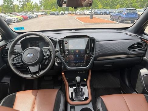 Used 2025 Subaru Forester Touring AWD/4WD image 12