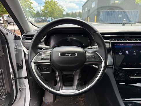 Used 2022 Jeep Grand Cherokee L Limited AWD/4WD image 18