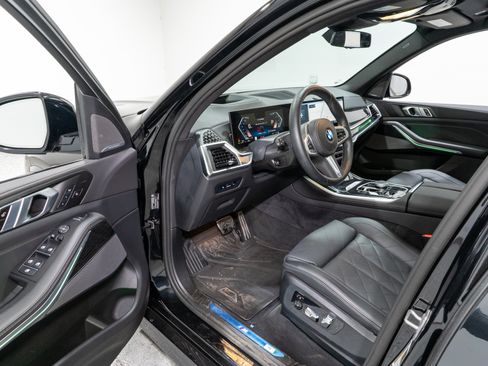 Used 2025 BMW X5 xDrive40i w/ M Sport Package AWD/4WD image 12