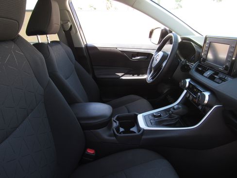 Used 2021 Toyota RAV4 XLE w/ XLE Grade Weather Package AWD/4WD image 8
