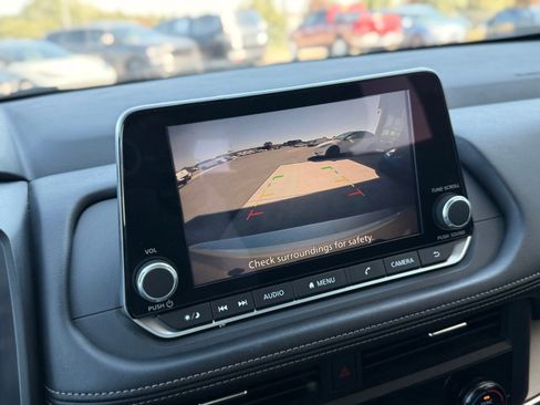 Used 2024 Nissan Rogue SV image 28