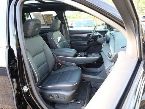 Used 2025 Buick Enclave Sport Touring w/ Power Package FWD image 29