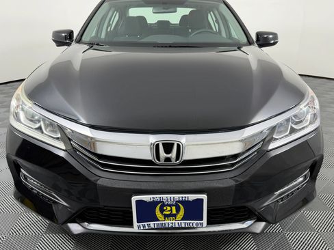 Used 2017 Honda Accord EX image 3