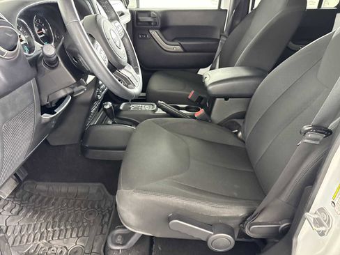 Used 2018 Jeep Wrangler Unlimited Sport S AWD/4WD image 7