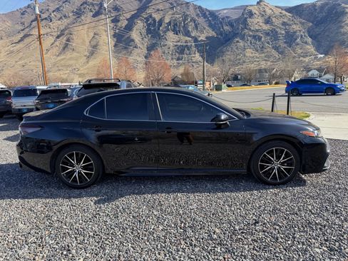 Used 2023 Toyota Camry SE image 10