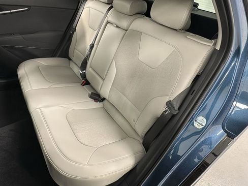 New 2025 Kia Niro EX Touring image 12