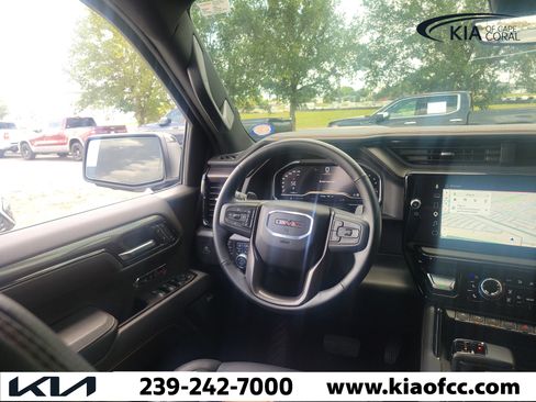 Used 2025 GMC Sierra 1500 AT4 w/ AT4 Premium Package AWD/4WD image 19