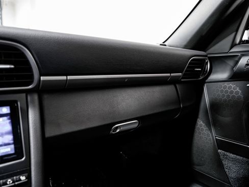 Used 2009 Porsche 911 Carrera RWD image 15