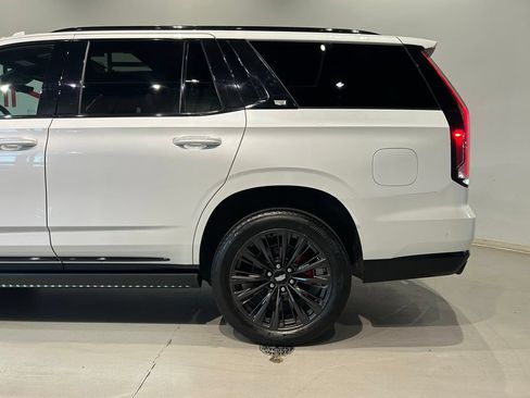 Used 2024 Cadillac Escalade V w/ LPO, ONYX Package AWD/4WD image 4