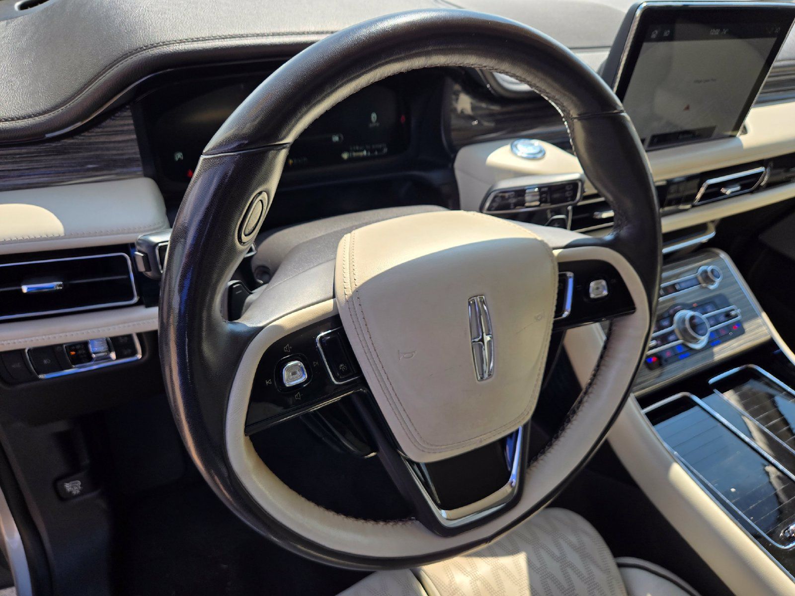 Used 2020 Lincoln Aviator Black Label w/ Dynamic Handling Package AWD/4WD image 9