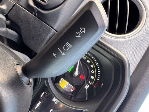 Used 2024 Jeep Wrangler Unlimited Sahara AWD/4WD image 19