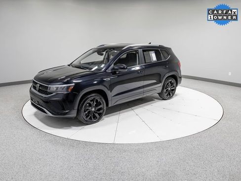 Used 2023 Volkswagen Taos SE w/ Black Wheel Package image 35