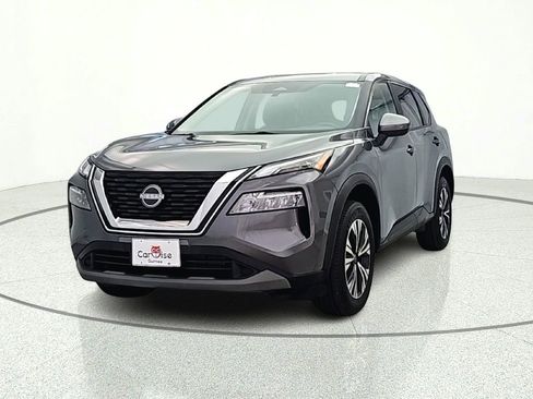 Used 2023 Nissan Rogue SV image 2