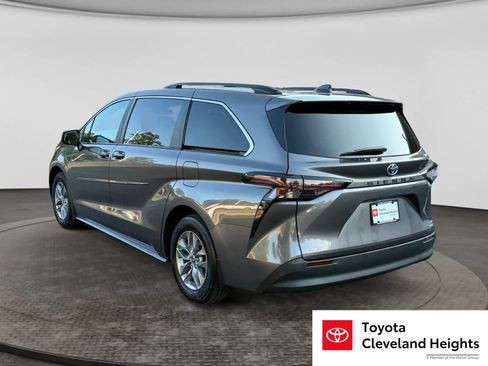 Used 2024 Toyota Sienna LE AWD/4WD image 7
