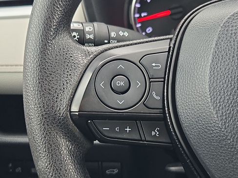 Used 2021 Toyota RAV4 XLE w/ Convenience Package FWD image 18