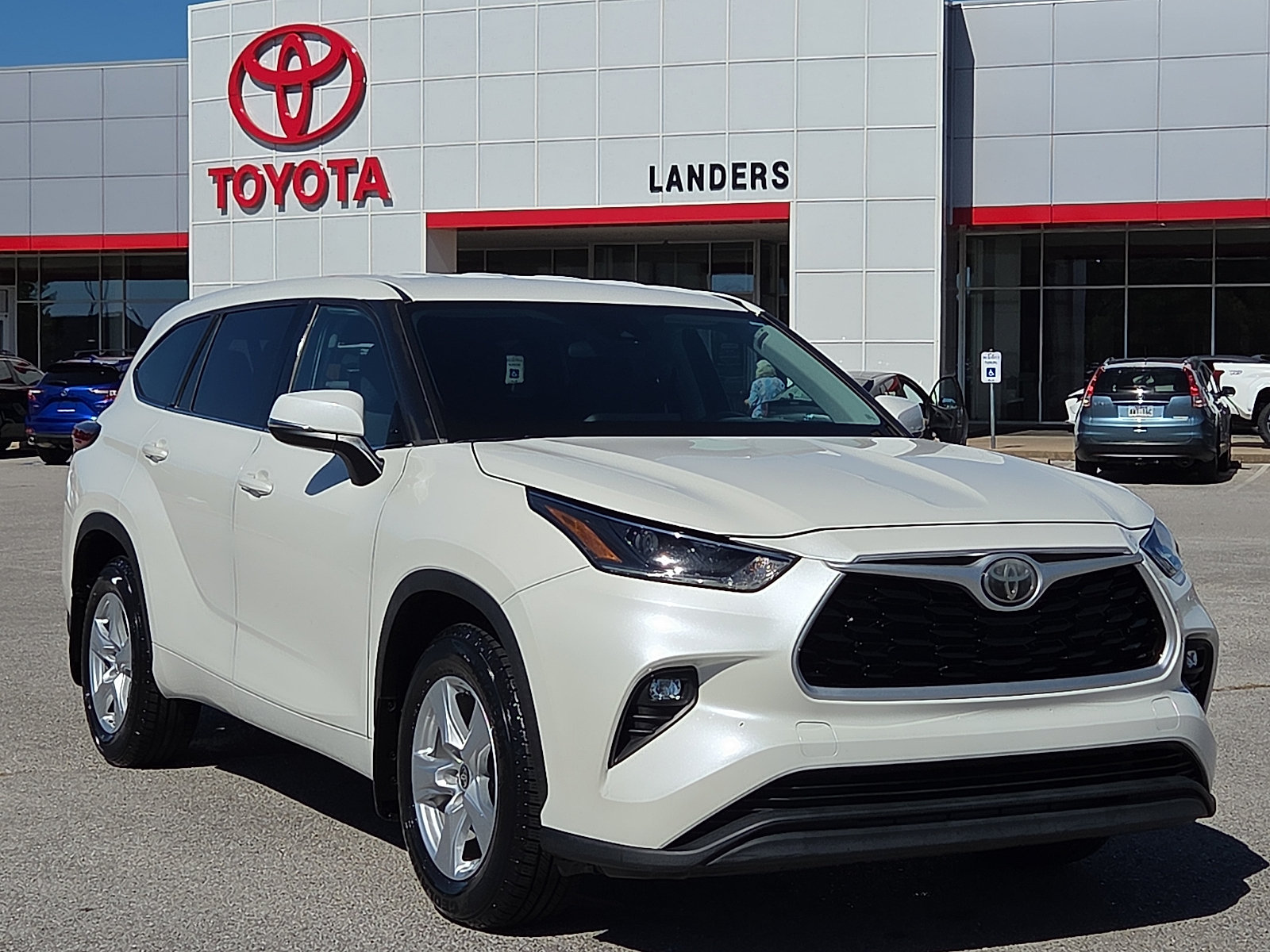 Used 2021 Toyota Highlander LE AWD/4WD image 1