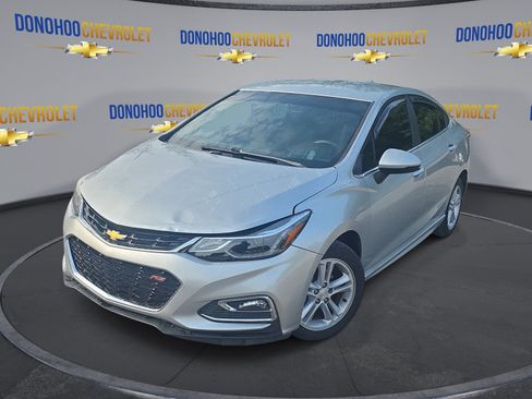 Used 2018 Chevrolet Cruze LT w/ Convenience Package FWD image 4