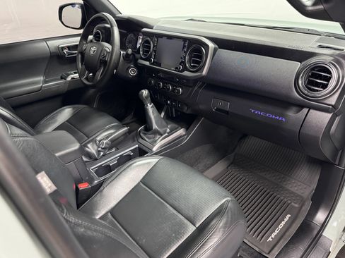 Used 2022 Toyota Tacoma TRD Off-Road w/ TRD Premium Off Road Package AWD/4WD image 14