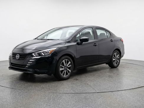 Used 2025 Nissan Versa SV image 3