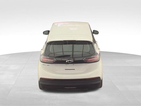 Used 2023 Chevrolet Bolt LT w/ Driver Confidence Package FWD image 4
