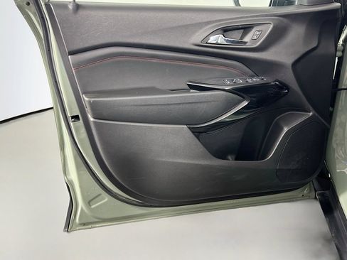 Used 2024 Chevrolet Trax RS w/ Sunroof Package FWD image 17