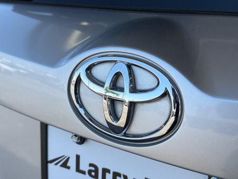Used 2014 Toyota RAV4 LE FWD image 28