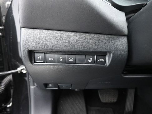 Used 2024 Toyota Venza Limited image 12