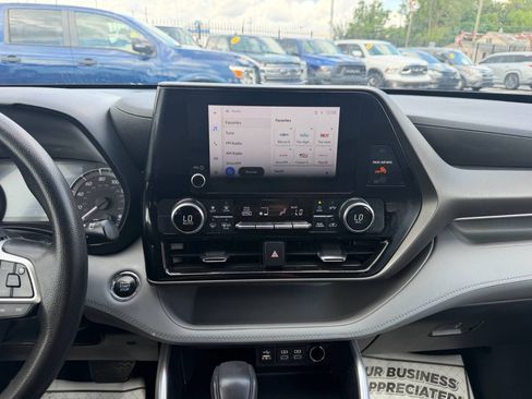 Used 2023 Toyota Highlander L FWD image 13