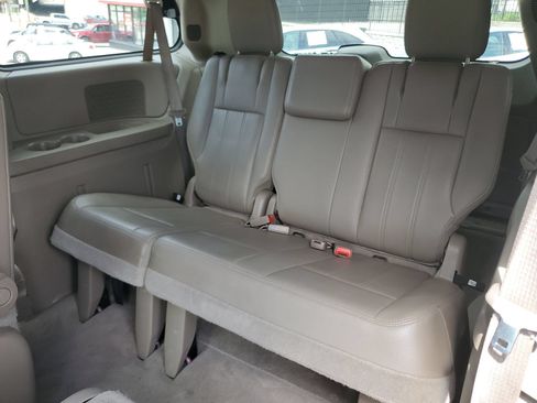 Used 2012 Chrysler Town & Country Touring w/ Entertainment Group #1 FWD image 11
