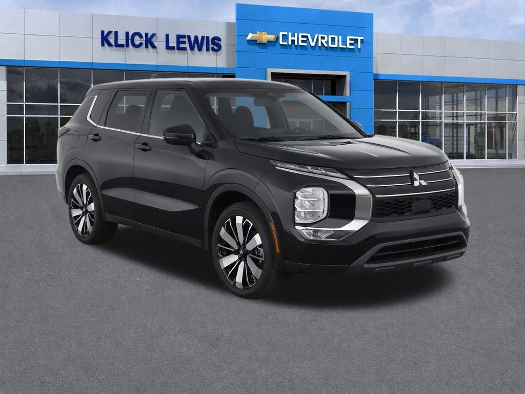 Used 2025 Mitsubishi Outlander SE FWD 360° Tour