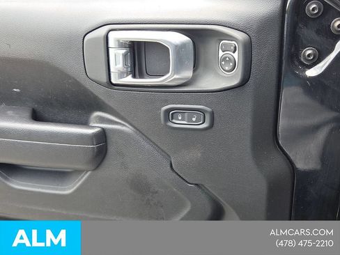Used 2025 Jeep Wrangler Unlimited Rubicon AWD/4WD image 26