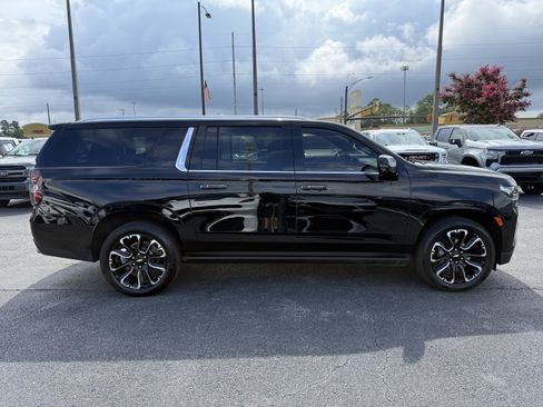 Used 2023 Chevrolet Suburban High Country w/ Premium Package AWD/4WD image 11