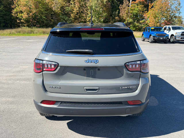 Used 2023 Jeep Compass Limited AWD/4WD image 4