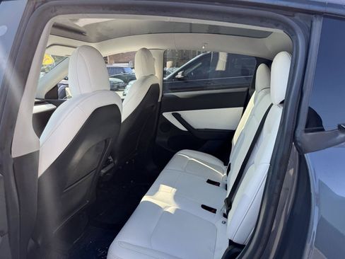 Used 2021 Tesla Model Y Long Range AWD/4WD image 29