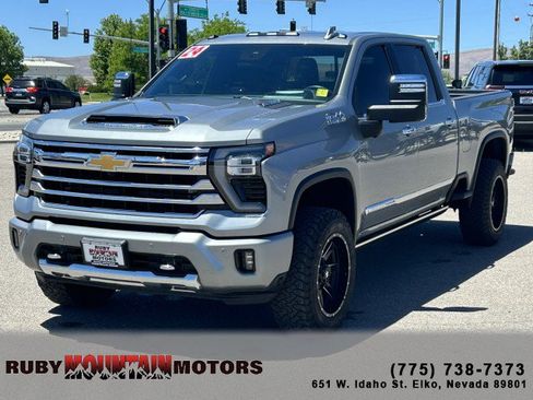 Used 2024 Chevrolet Silverado 3500 High Country w/ High Country Premium Package AWD/4WD image 3