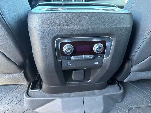 Used 2023 Chevrolet Suburban High Country image 19