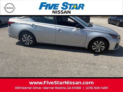 Used 2025 Nissan Altima 2.5 S FWD image 6