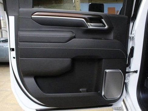 New 2026 GMC Sierra 2500 Denali w/ Denali Reserve Package image 15