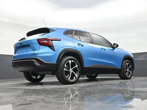 Used 2025 Chevrolet Trax RS FWD image 24