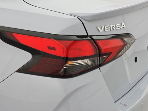 New 2025 Nissan Versa SR w/ Trunk Package image 31