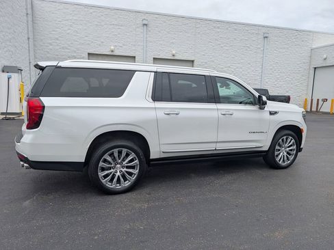 Used 2023 GMC Yukon XL Denali AWD/4WD image 9
