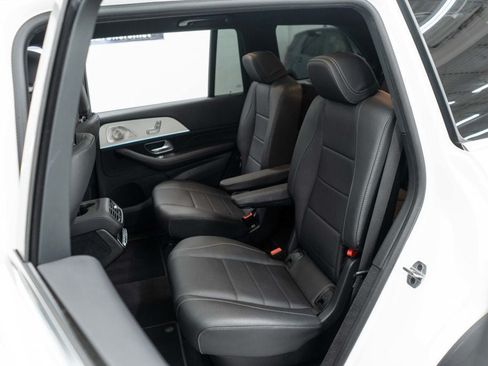 Used 2025 Mercedes-Benz GLS 450 4MATIC image 32