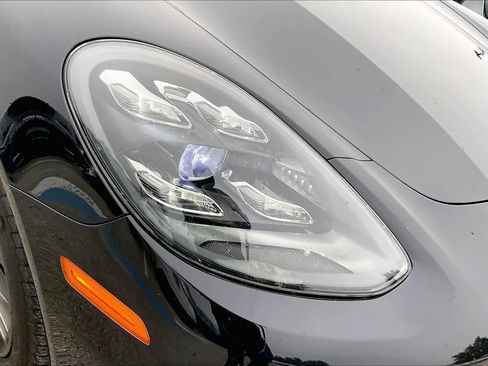 Used 2022 Porsche Panamera Platinum Edition image 27