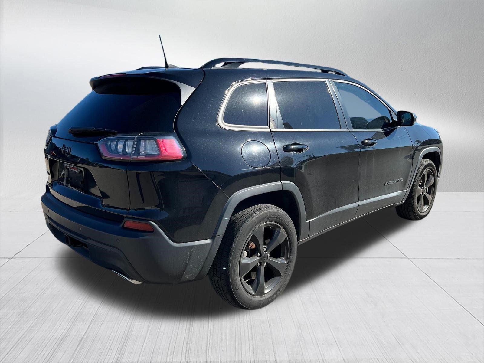 Used 2019 Jeep Cherokee Latitude Plus AWD/4WD image 6