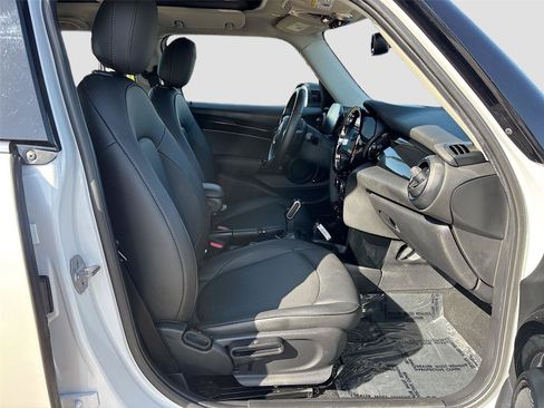 Used 2023 MINI Cooper 4-Door Hardtop FWD image 27