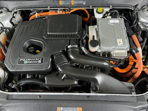 Used 2019 Ford Fusion Energi Titanium FWD image 19