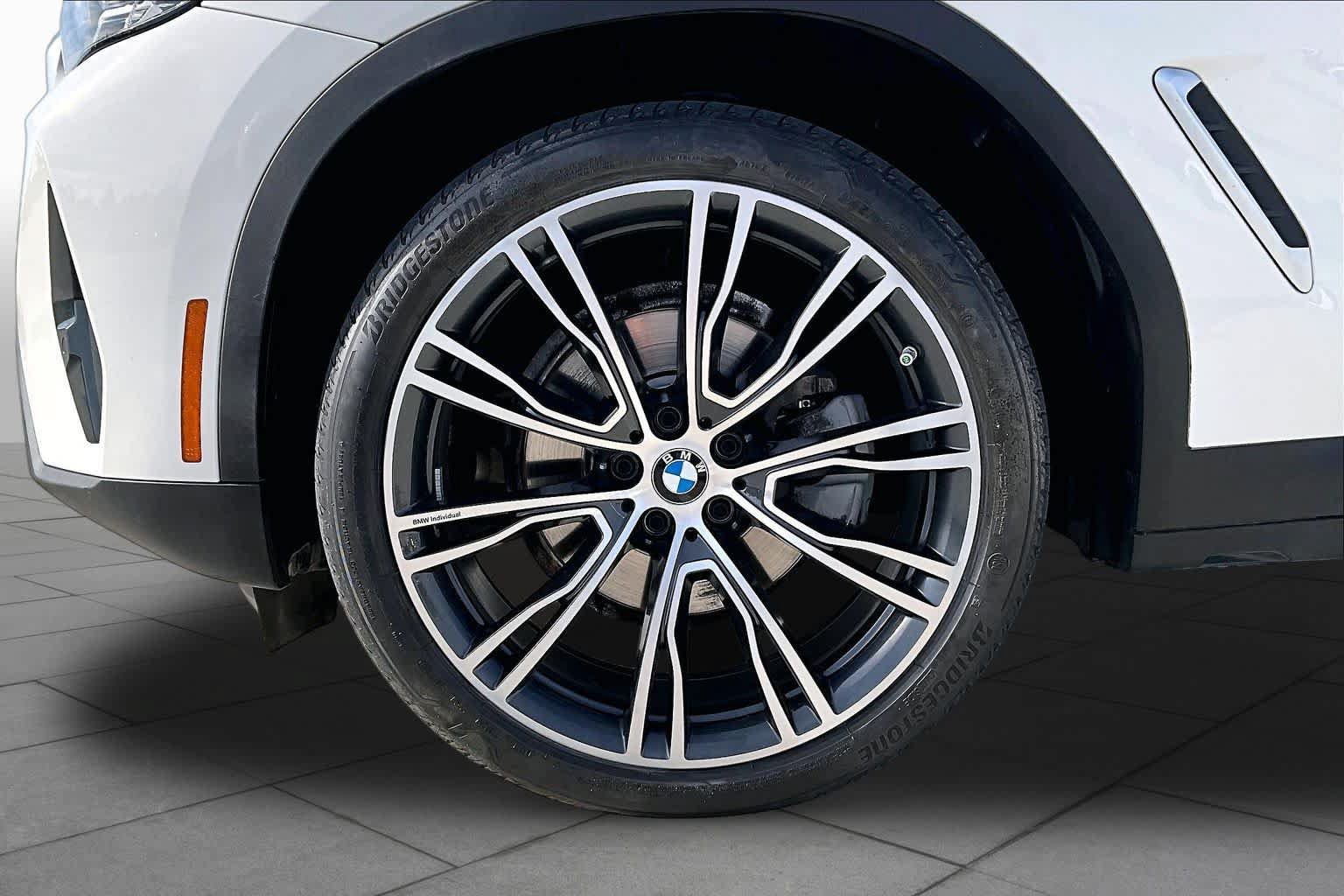 Used 2024 BMW X4 xDrive30i w/ Premium Package AWD/4WD image 10