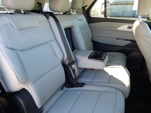 New 2026 Ford Explorer Active image 17