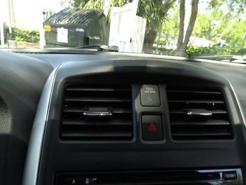 Used 2018 Nissan Versa SV image 40